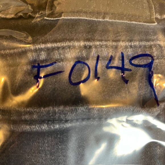 Levi's Women's 711 Ruffle Flair Leg Hem Skinny Crop Black Stonewash Size 27 - Picture 14 of 14